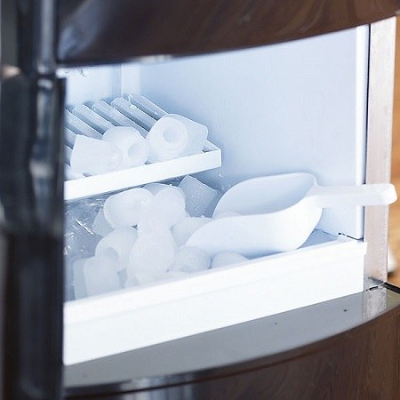 Ice Machine With Ice And Spoon