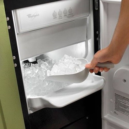 Undercounter Ice Machine With Ice